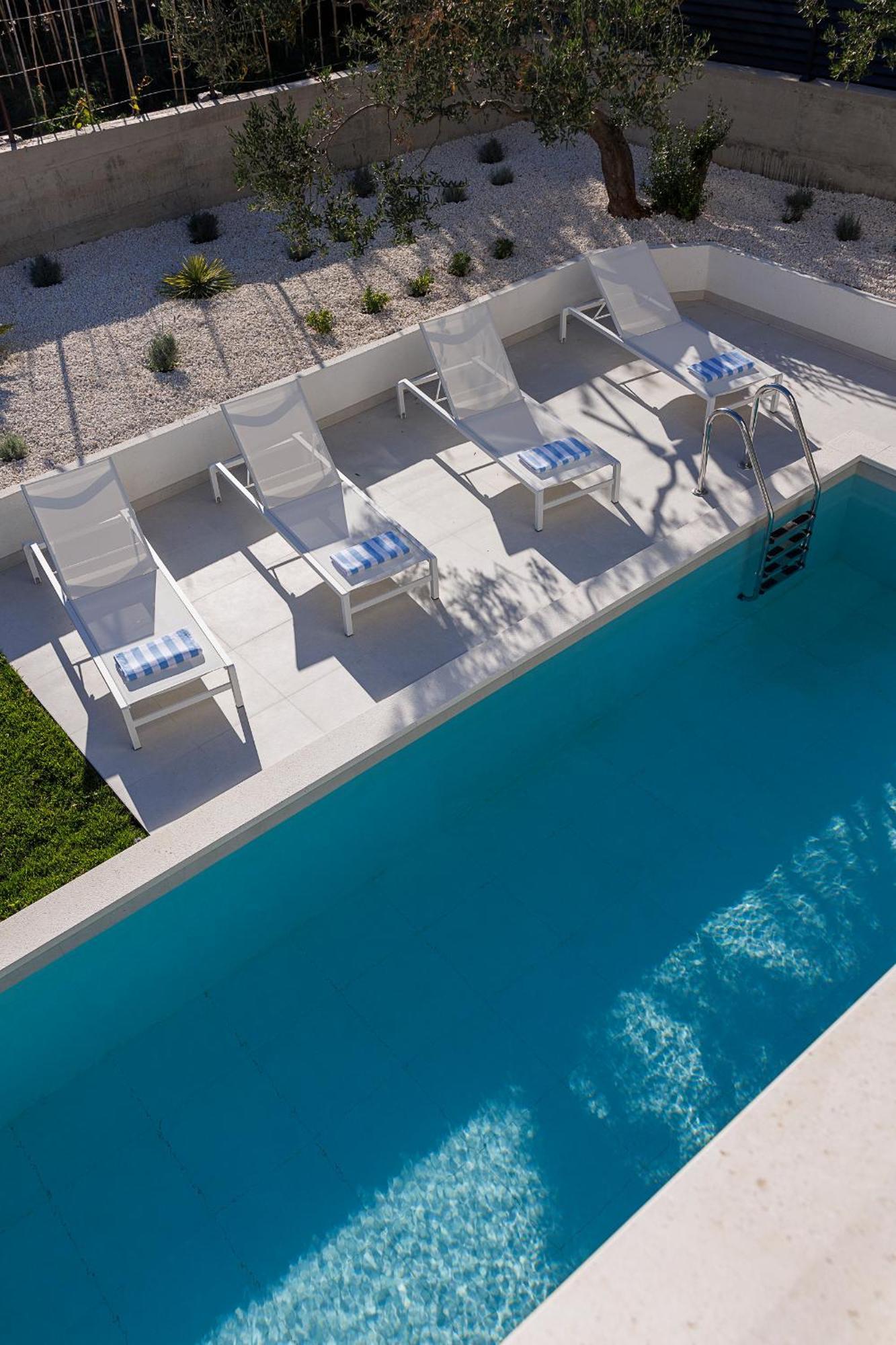 Olea - With Heated Pool, Sauna And Gym *